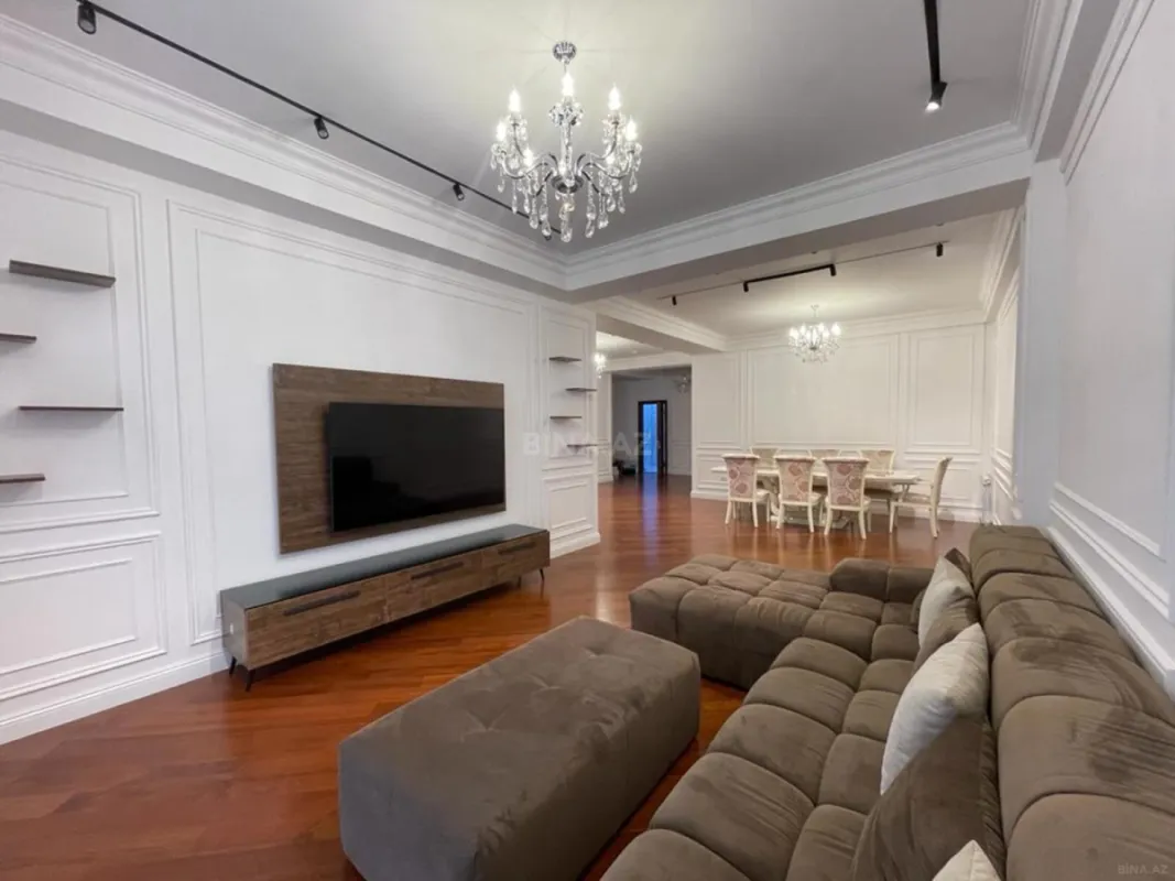 Satılır 4 otaqlı mənzil 200 m²