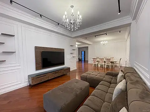 Satılır 4 otaqlı mənzil 200 m²