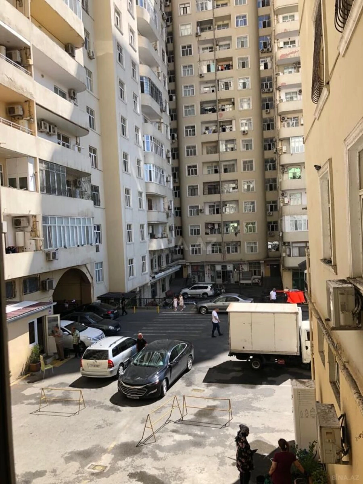 Satılır 3 otaqlı mənzil 118 m²