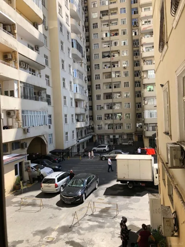 Satılır 3 otaqlı mənzil 118 m²