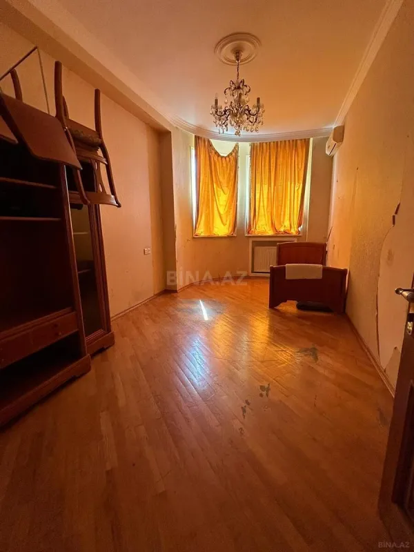 Satılır 4 otaqlı mənzil 160 m²