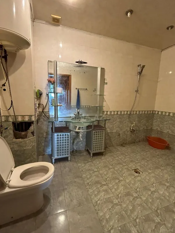 Satılır 4 otaqlı mənzil 160 m²