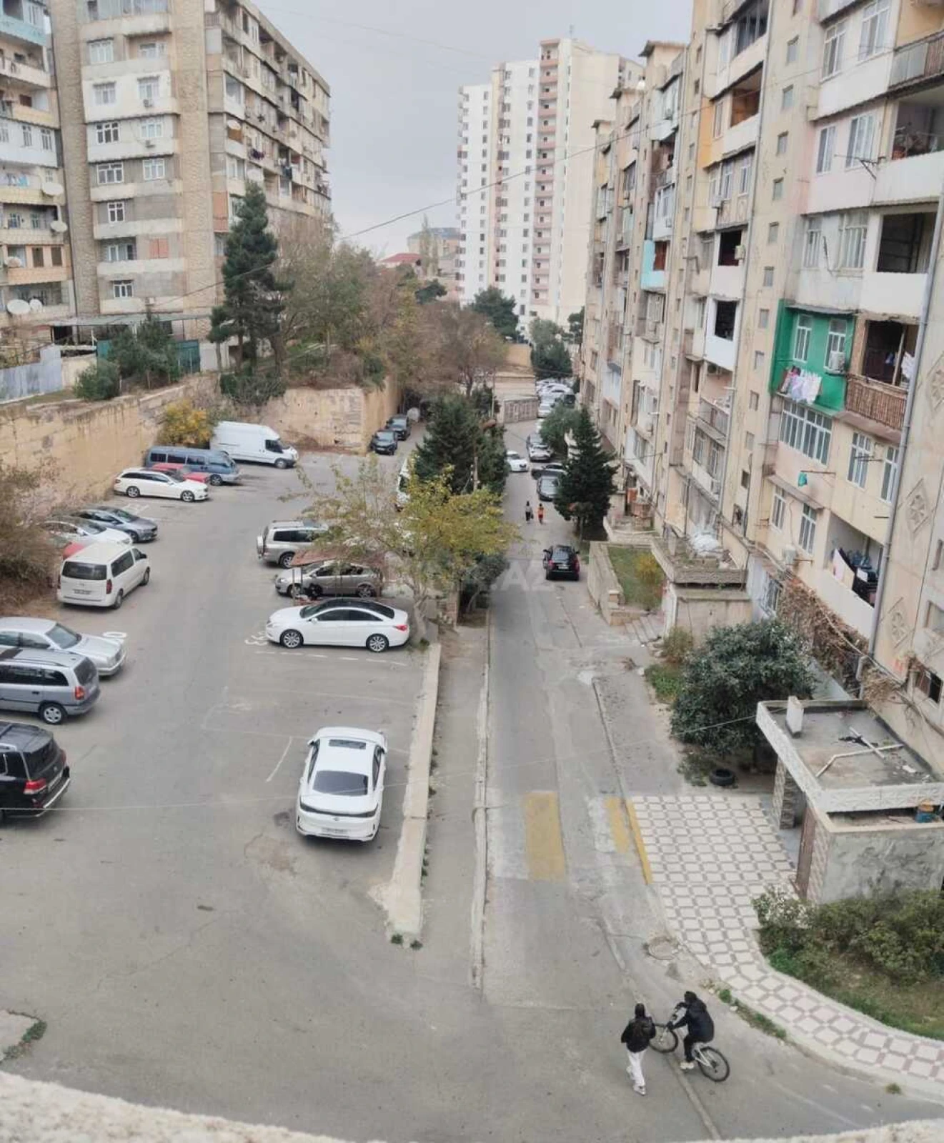 Satılır 3 otaqlı mənzil 118 m²