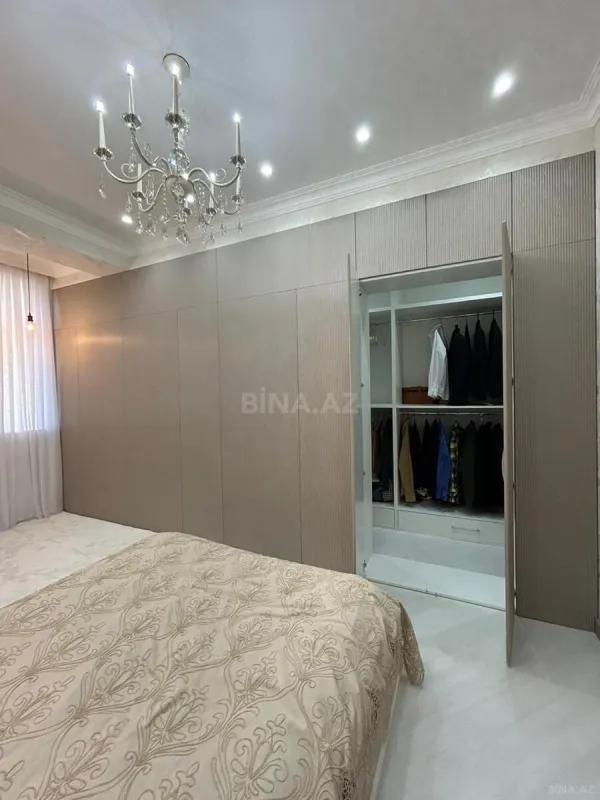 Satılır 4 otaqlı mənzil 175 m²
