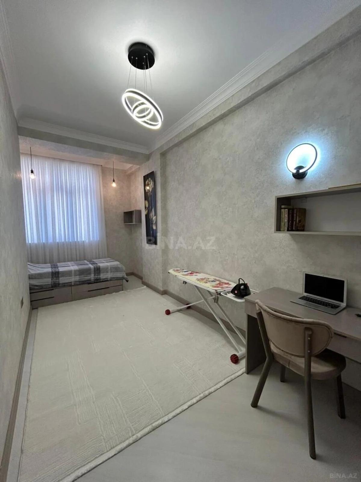 Satılır 4 otaqlı mənzil 175 m²