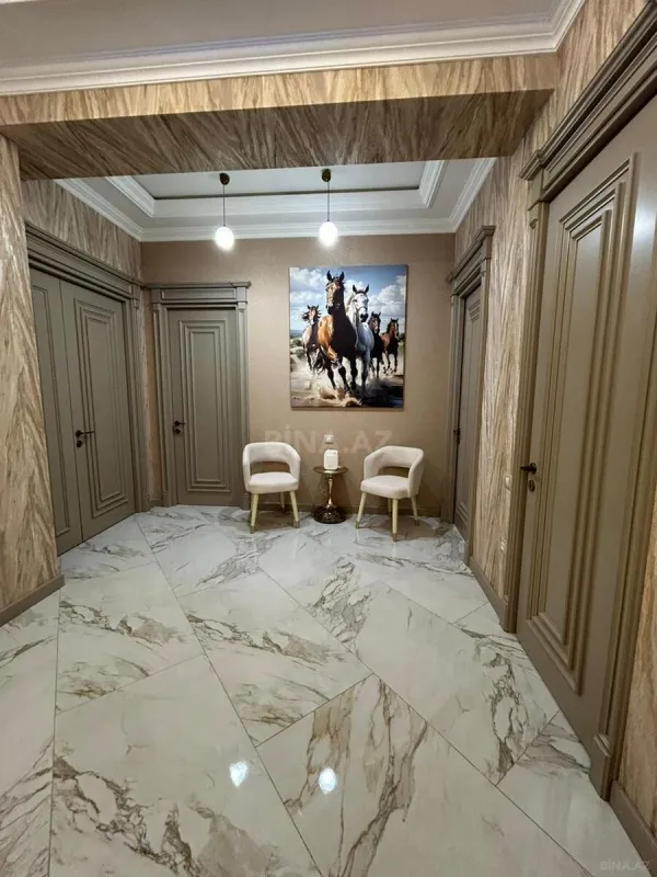 Satılır 4 otaqlı mənzil 175 m²