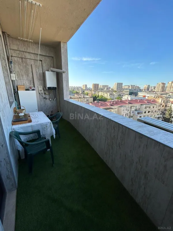 Satılır 4 otaqlı mənzil 175 m²