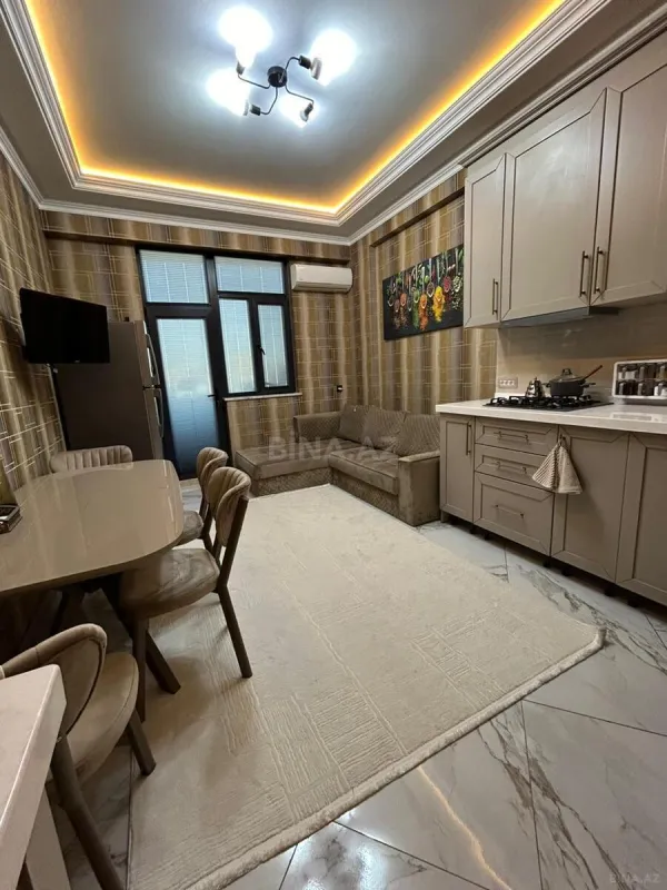 Satılır 4 otaqlı mənzil 175 m²