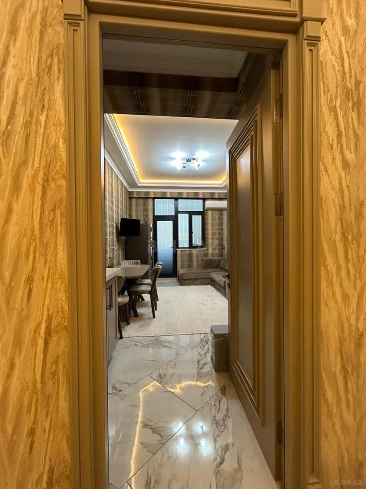Satılır 4 otaqlı mənzil 175 m²