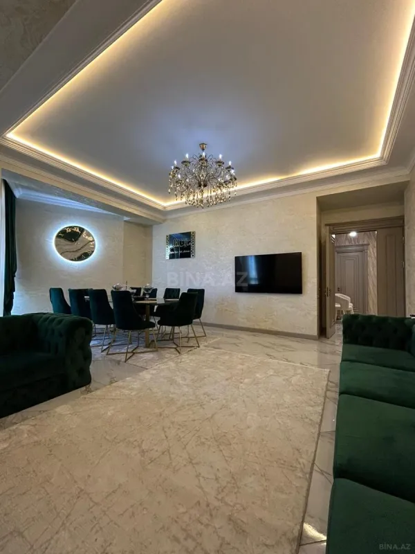 Satılır 4 otaqlı mənzil 175 m²