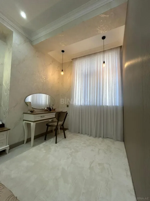 Satılır 4 otaqlı mənzil 175 m²