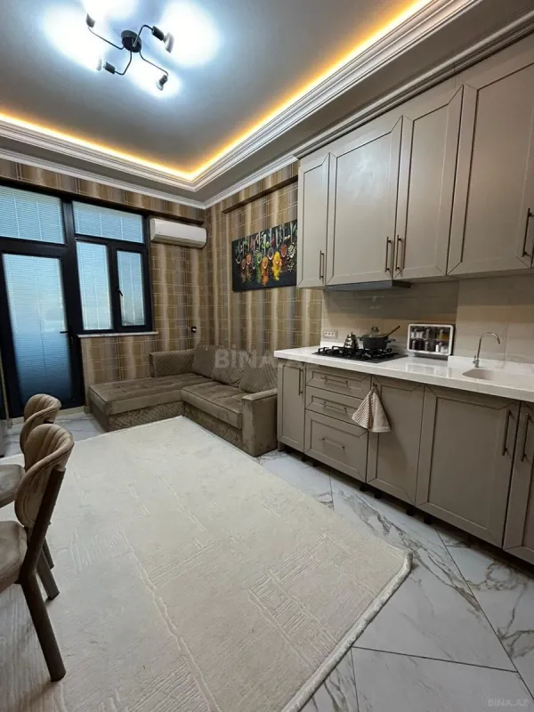Satılır 4 otaqlı mənzil 175 m²