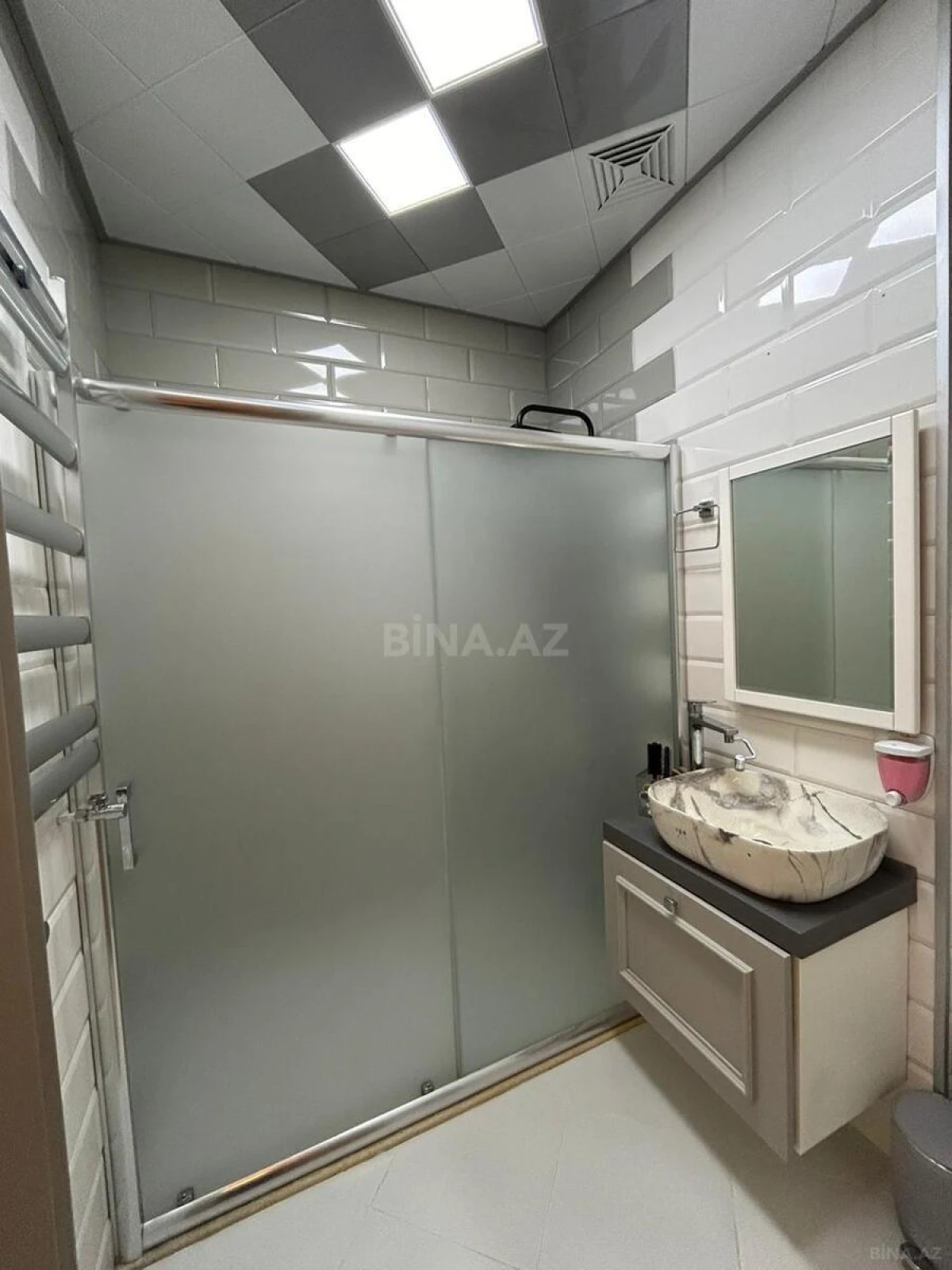 Satılır 4 otaqlı mənzil 175 m²