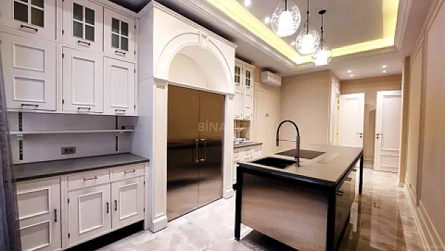 Satılır 4 otaqlı mənzil 256 m²