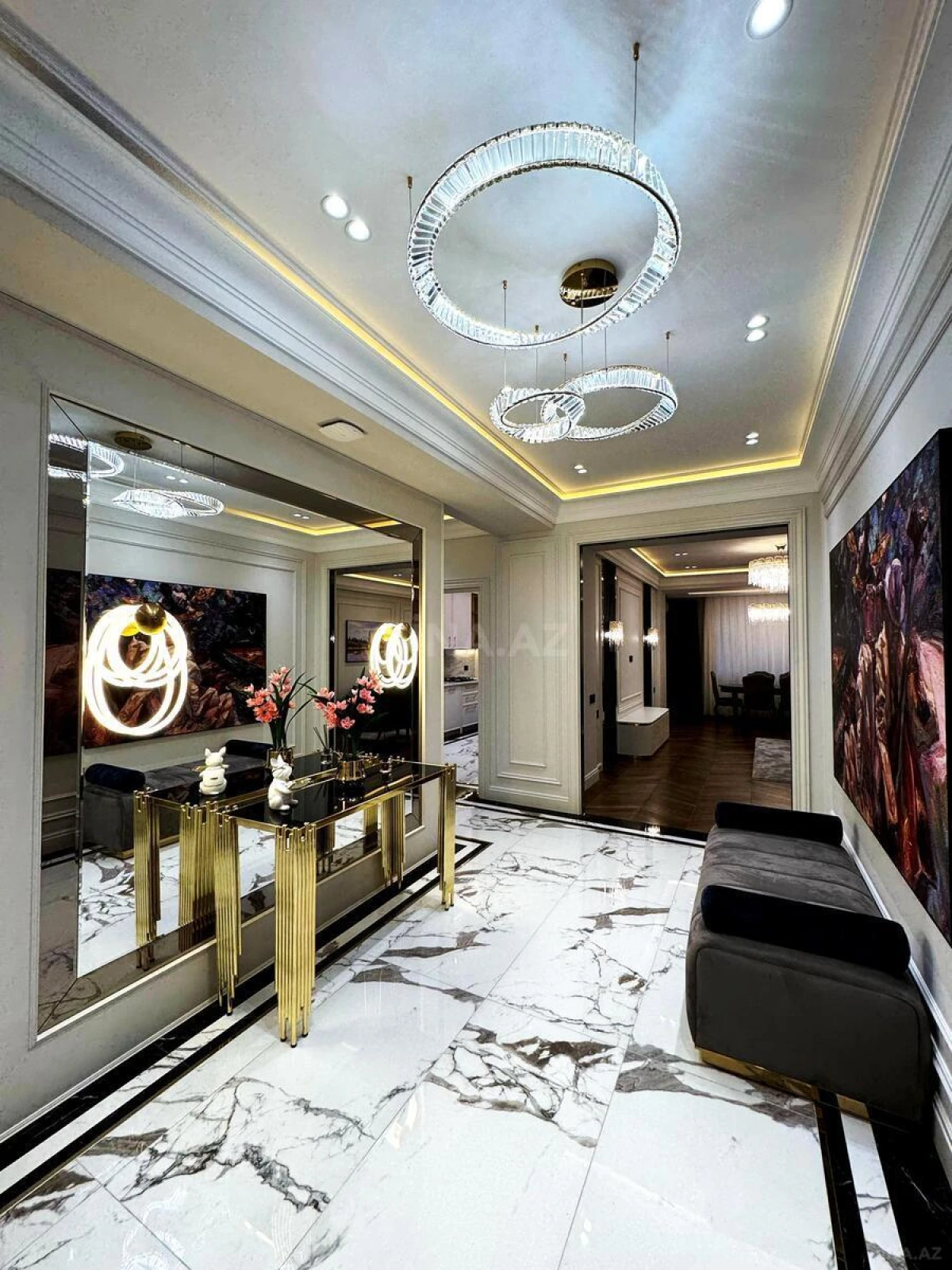 Satılır 4 otaqlı mənzil 256 m²