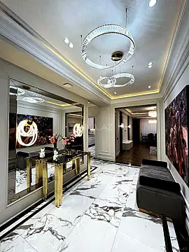 Satılır 4 otaqlı mənzil 256 m²