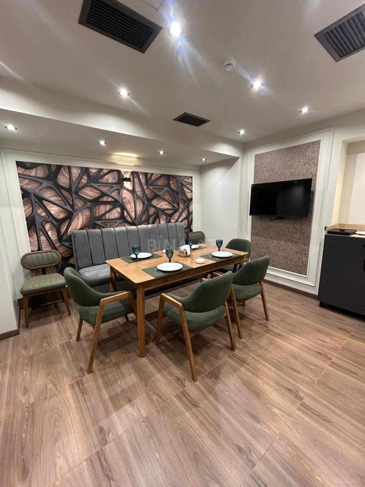 Satılır obyekt 550 m²