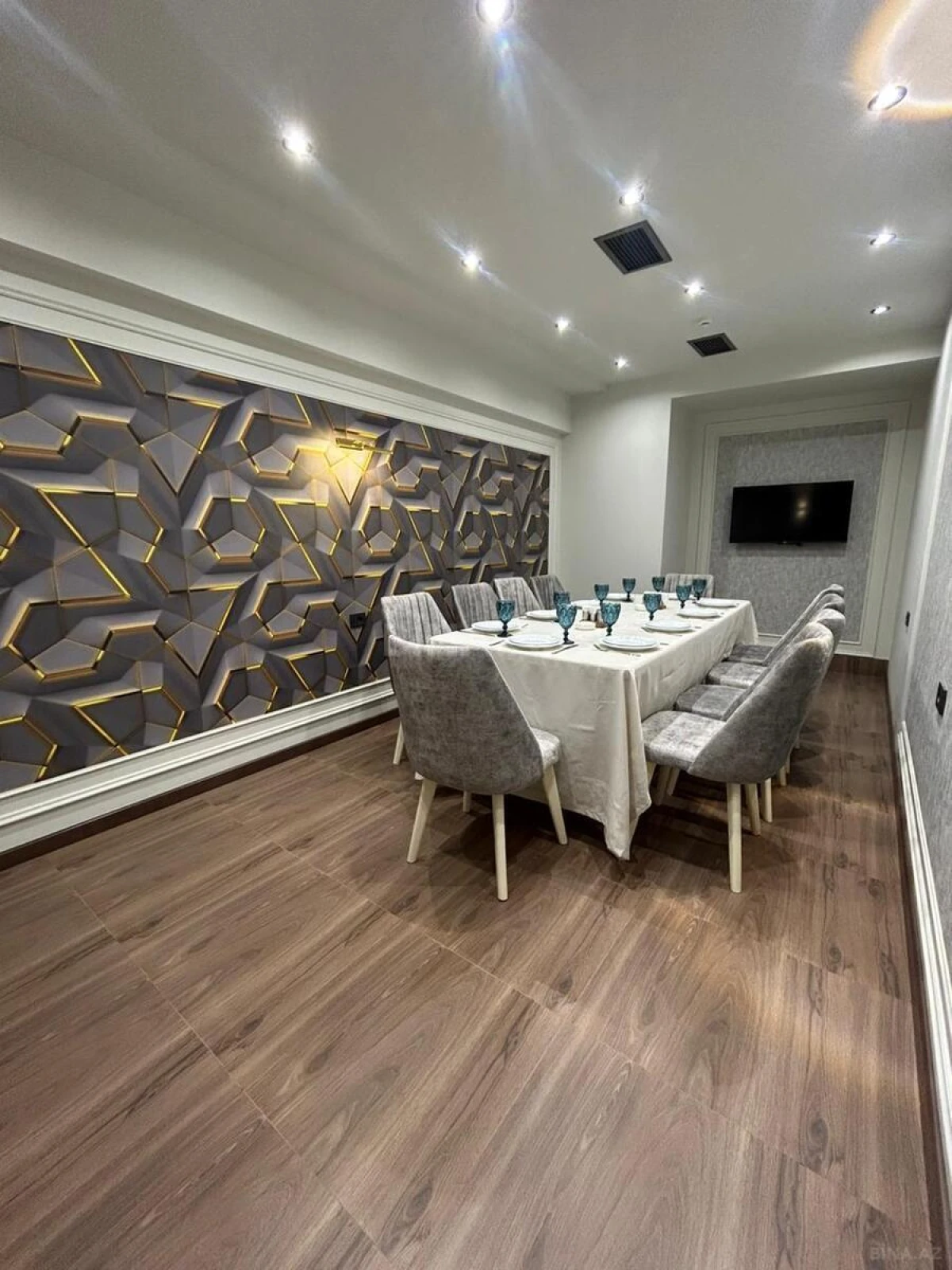 Satılır obyekt 550 m²