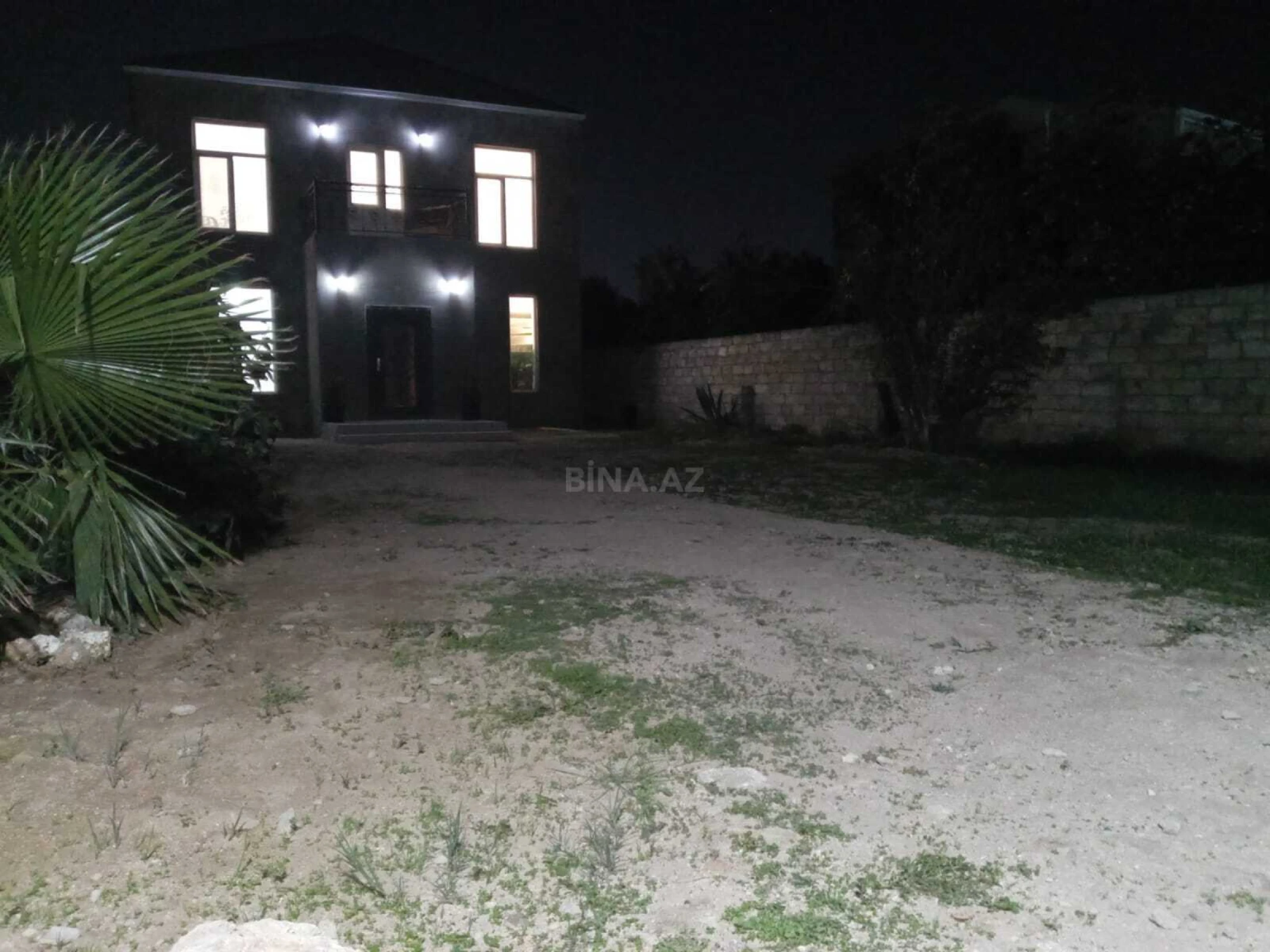 Satılır 4 otaqlı həyət evi 200 m²