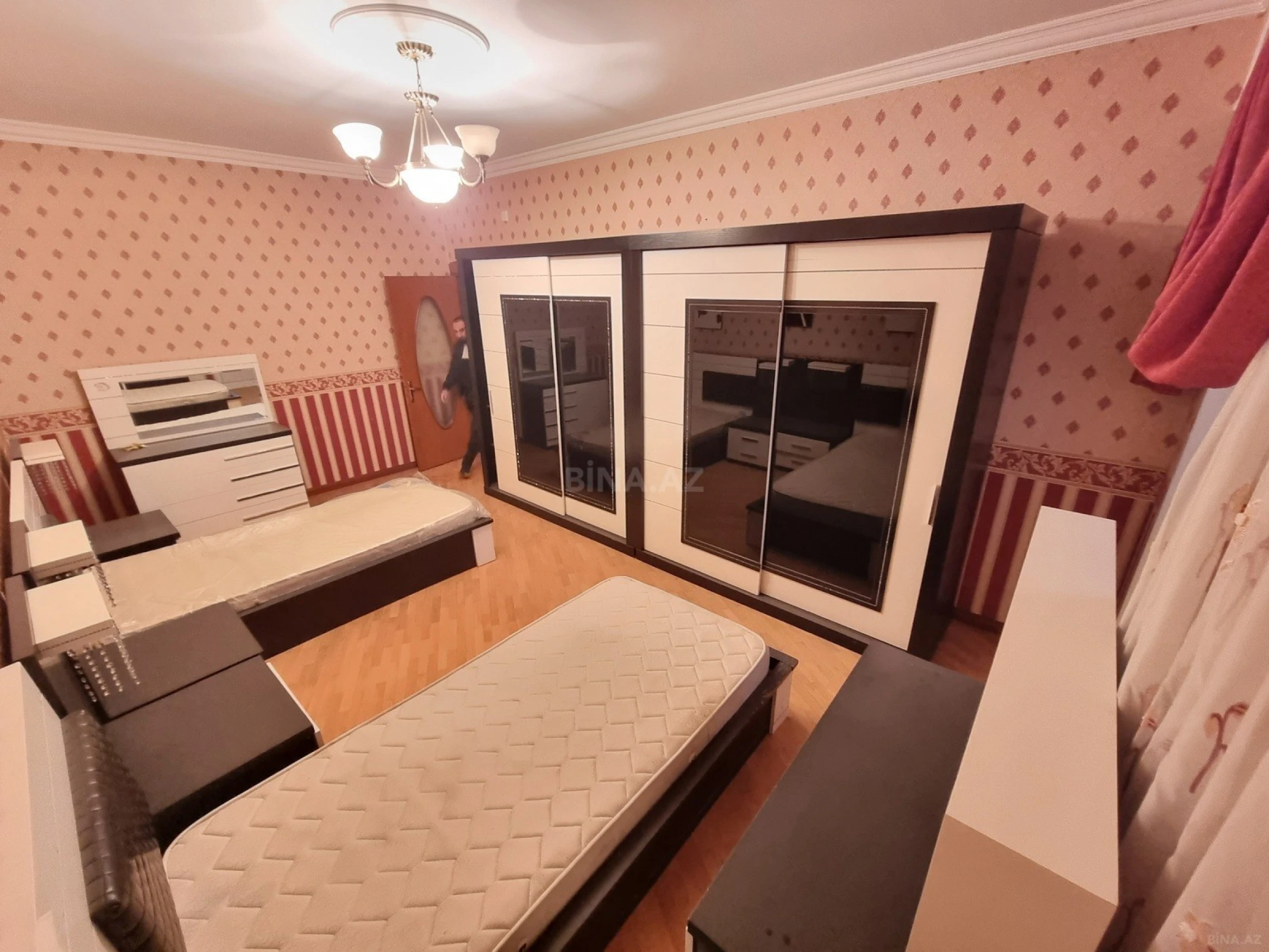 Satılır 4 otaqlı mənzil 170 m²