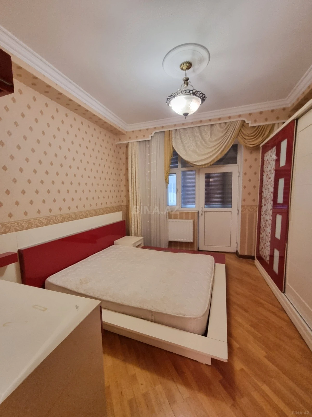 Satılır 4 otaqlı mənzil 170 m²