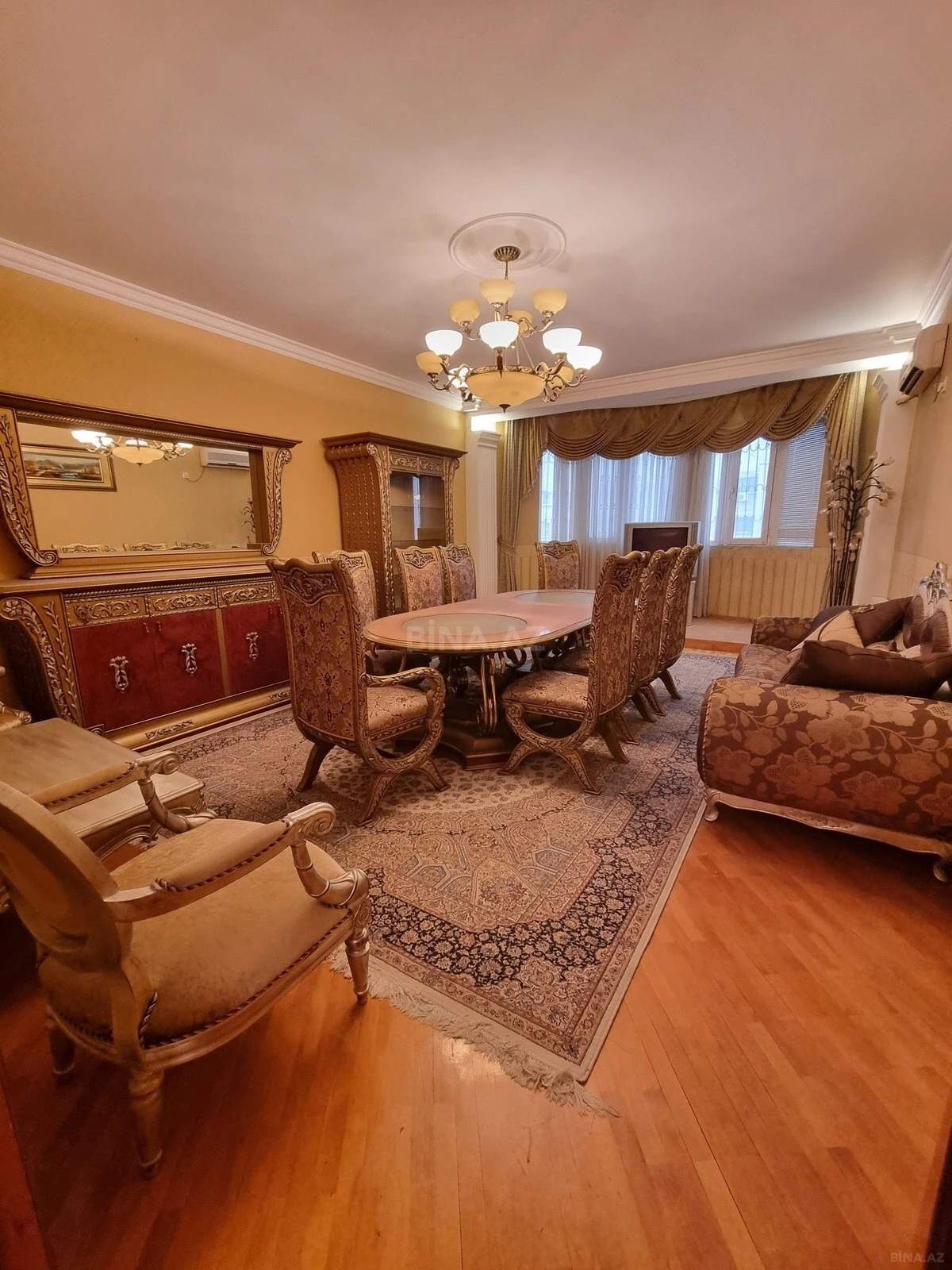 Satılır 4 otaqlı mənzil 170 m²