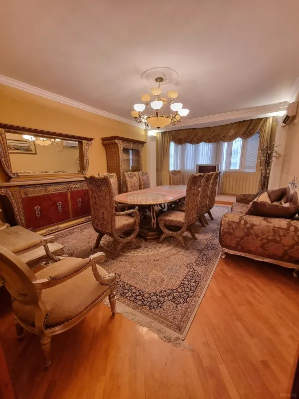 Satılır 4 otaqlı mənzil 170 m²