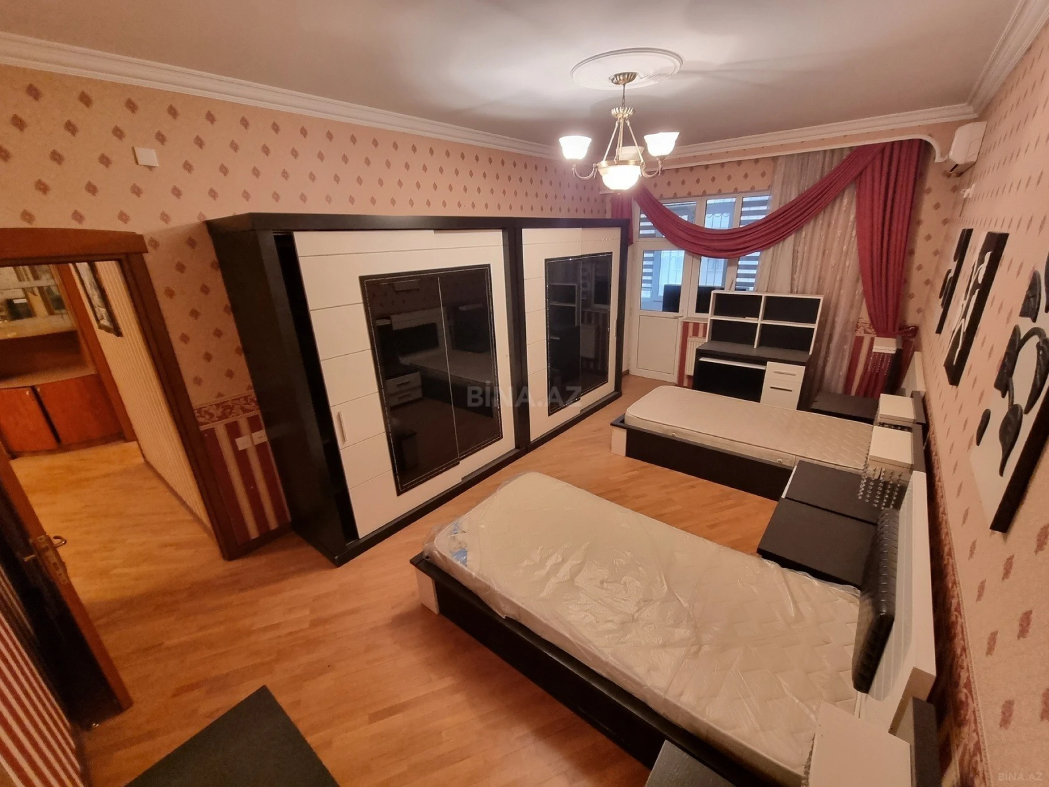 Satılır 4 otaqlı mənzil 170 m²