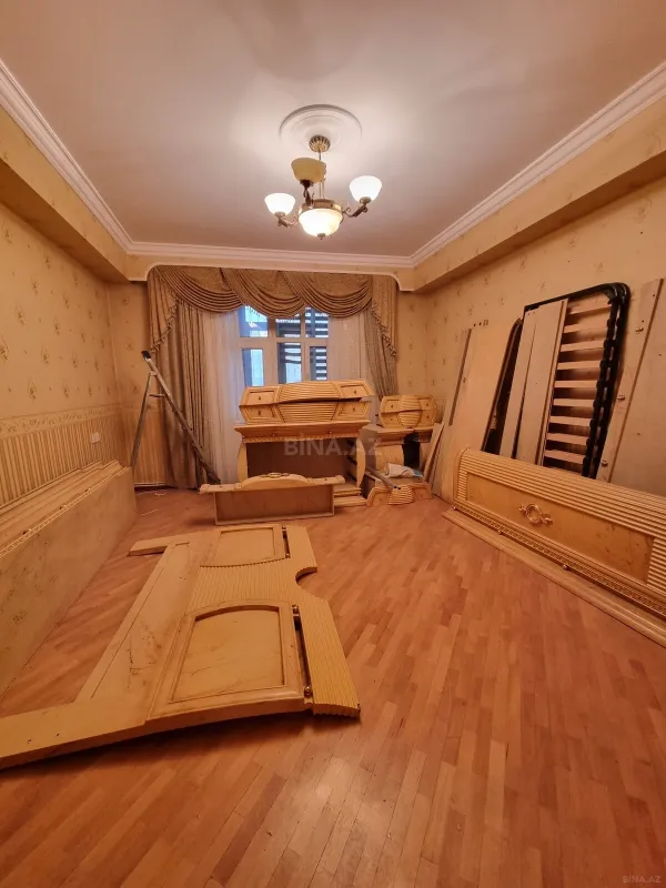Satılır 4 otaqlı mənzil 170 m²