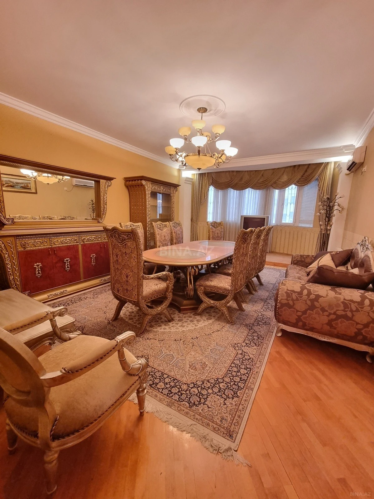 Satılır 4 otaqlı mənzil 170 m²