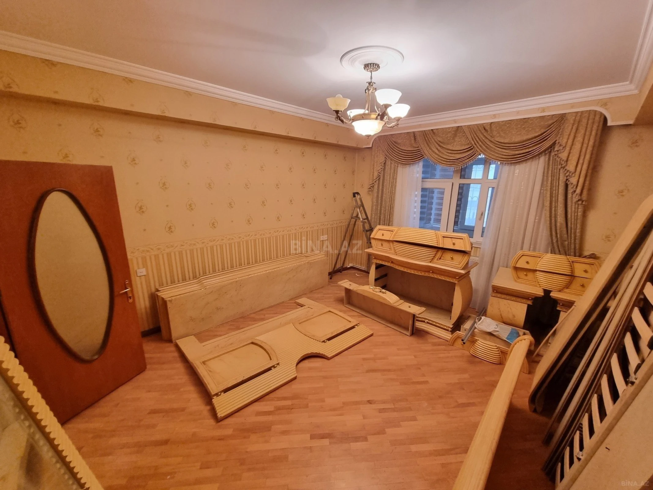 Satılır 4 otaqlı mənzil 170 m²