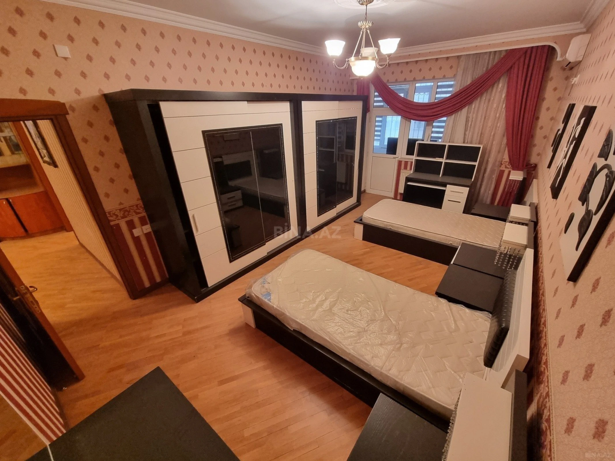 Satılır 4 otaqlı mənzil 170 m²