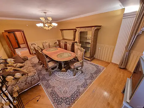 Satılır 4 otaqlı mənzil 170 m²