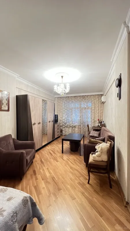 Satılır 3 otaqlı mənzil 132 m²