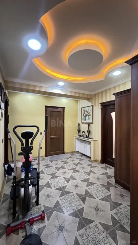 Satılır 3 otaqlı mənzil 132 m²