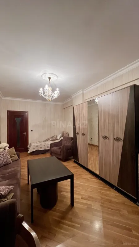 Satılır 3 otaqlı mənzil 132 m²