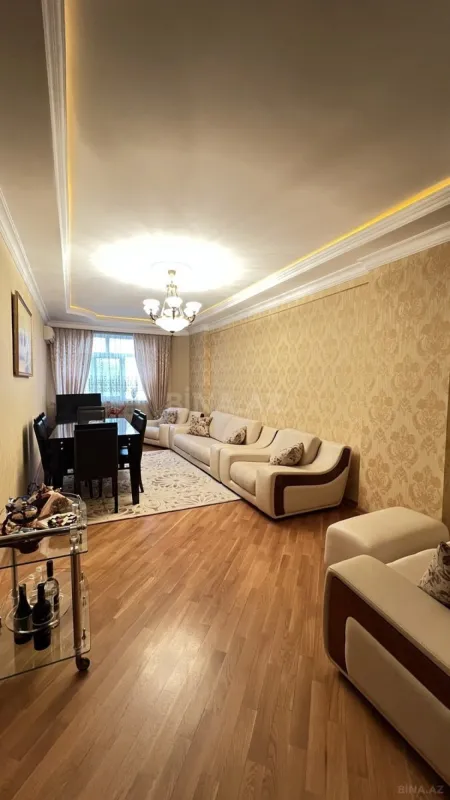 Satılır 3 otaqlı mənzil 132 m²