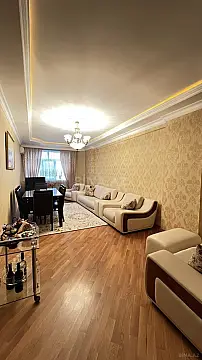Satılır 3 otaqlı mənzil 132 m²