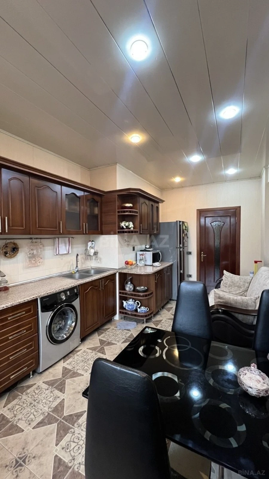 Satılır 3 otaqlı mənzil 132 m²