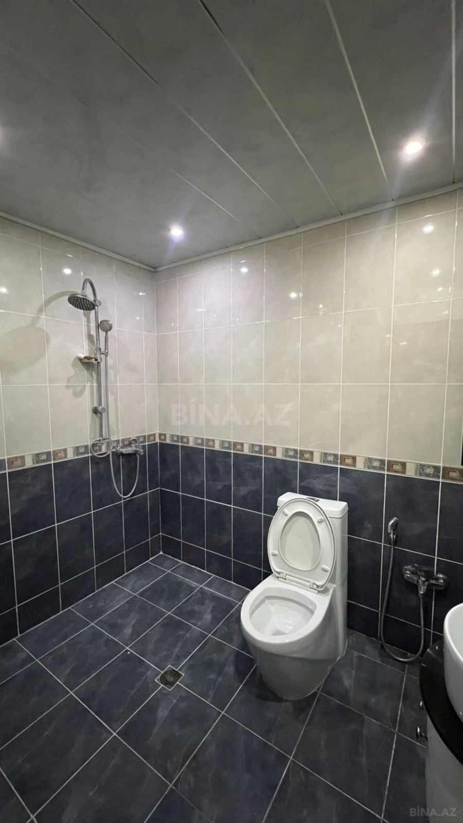 Satılır 3 otaqlı mənzil 132 m²