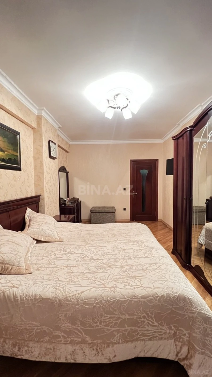 Satılır 3 otaqlı mənzil 132 m²