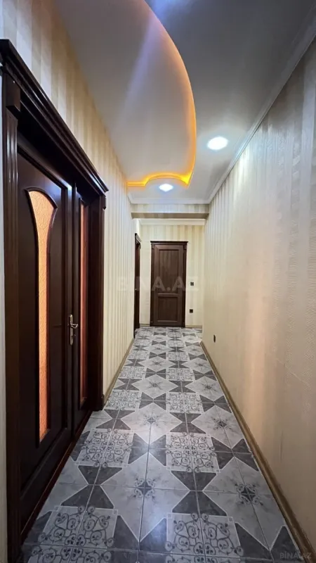 Satılır 3 otaqlı mənzil 132 m²
