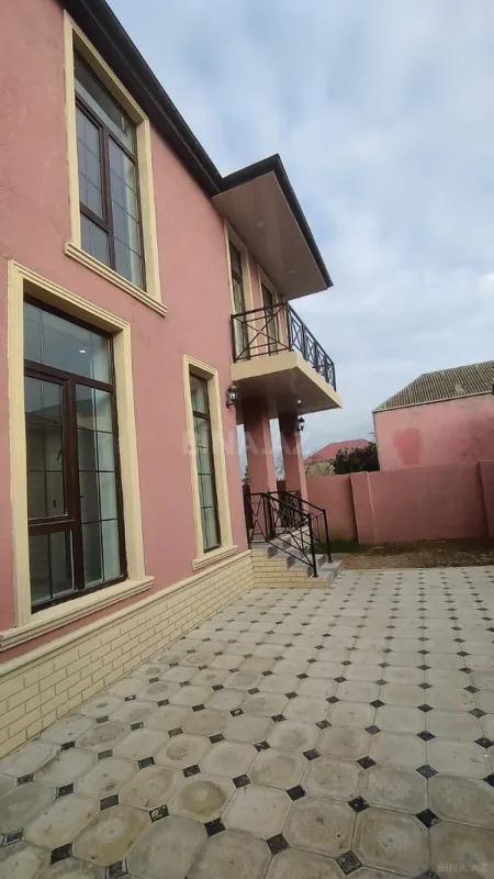 Satılır 4 otaqlı həyət evi 155 m²