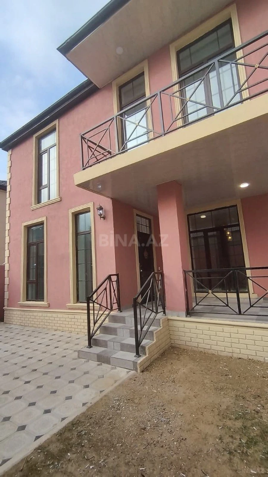 Satılır 4 otaqlı həyət evi 155 m²