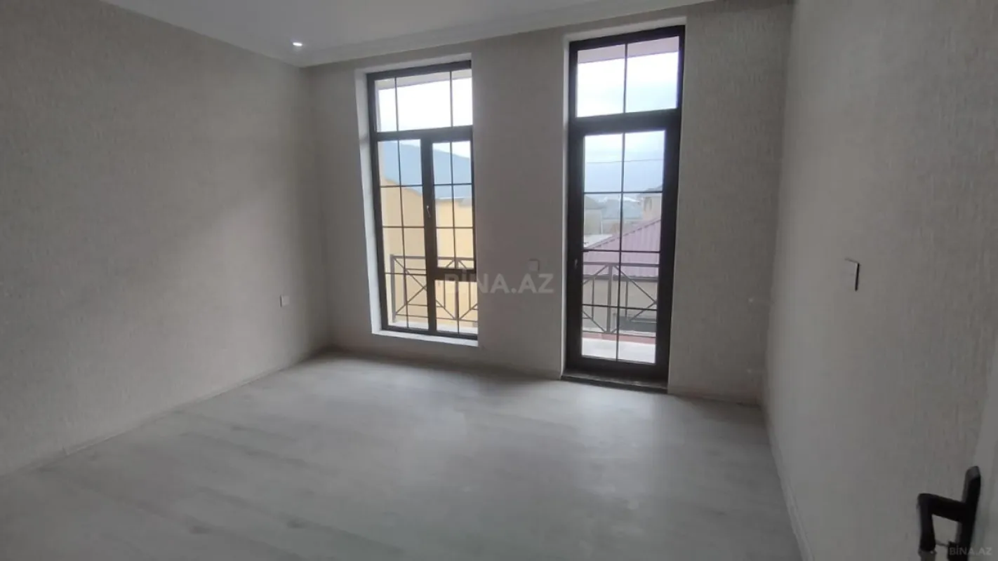Satılır 4 otaqlı həyət evi 155 m²