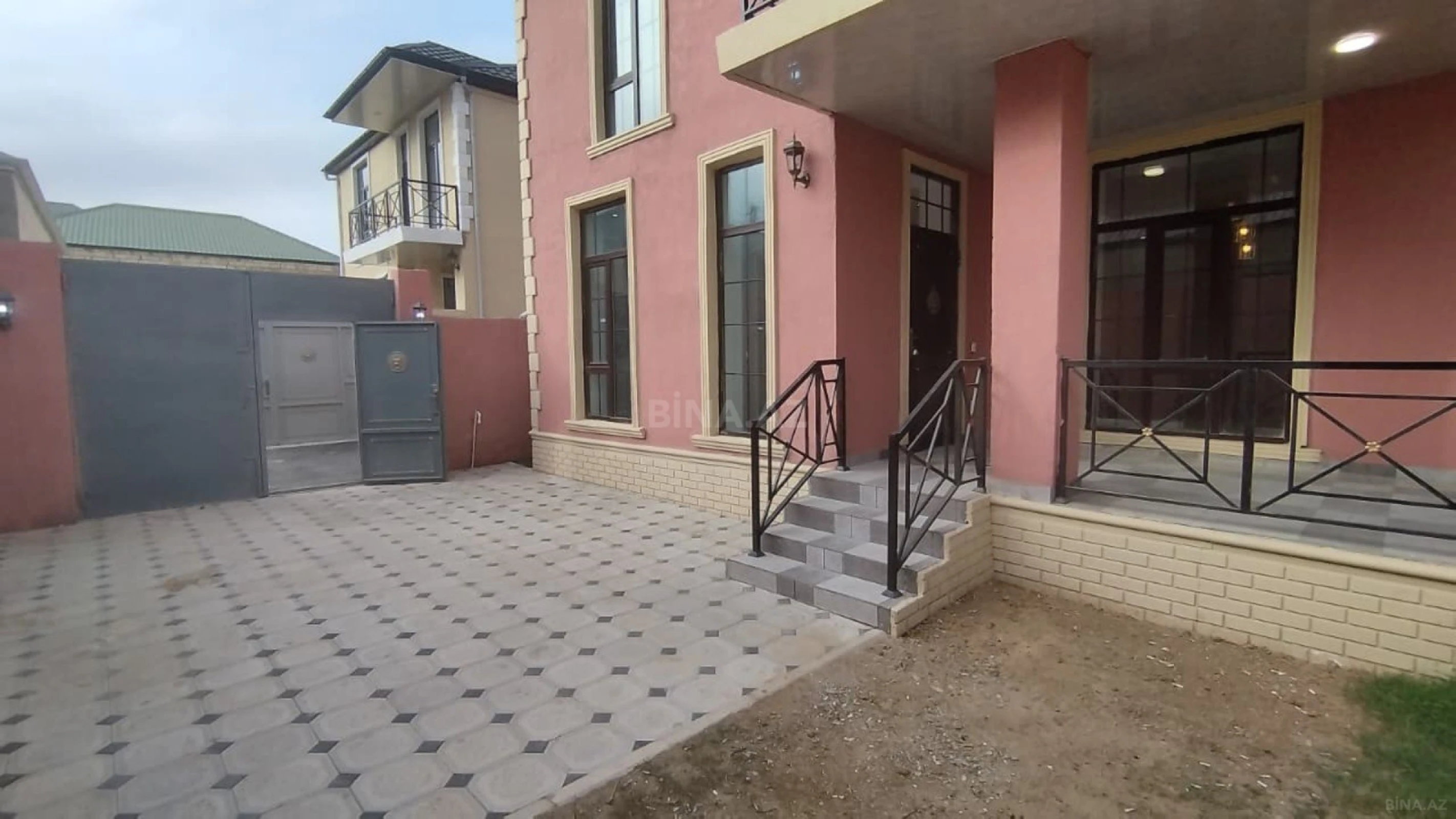 Satılır 4 otaqlı həyət evi 155 m²