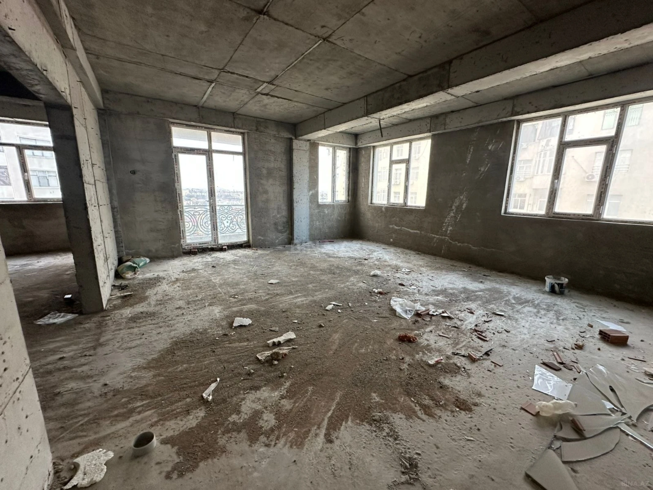 Satılır 3 otaqlı mənzil 110 m²