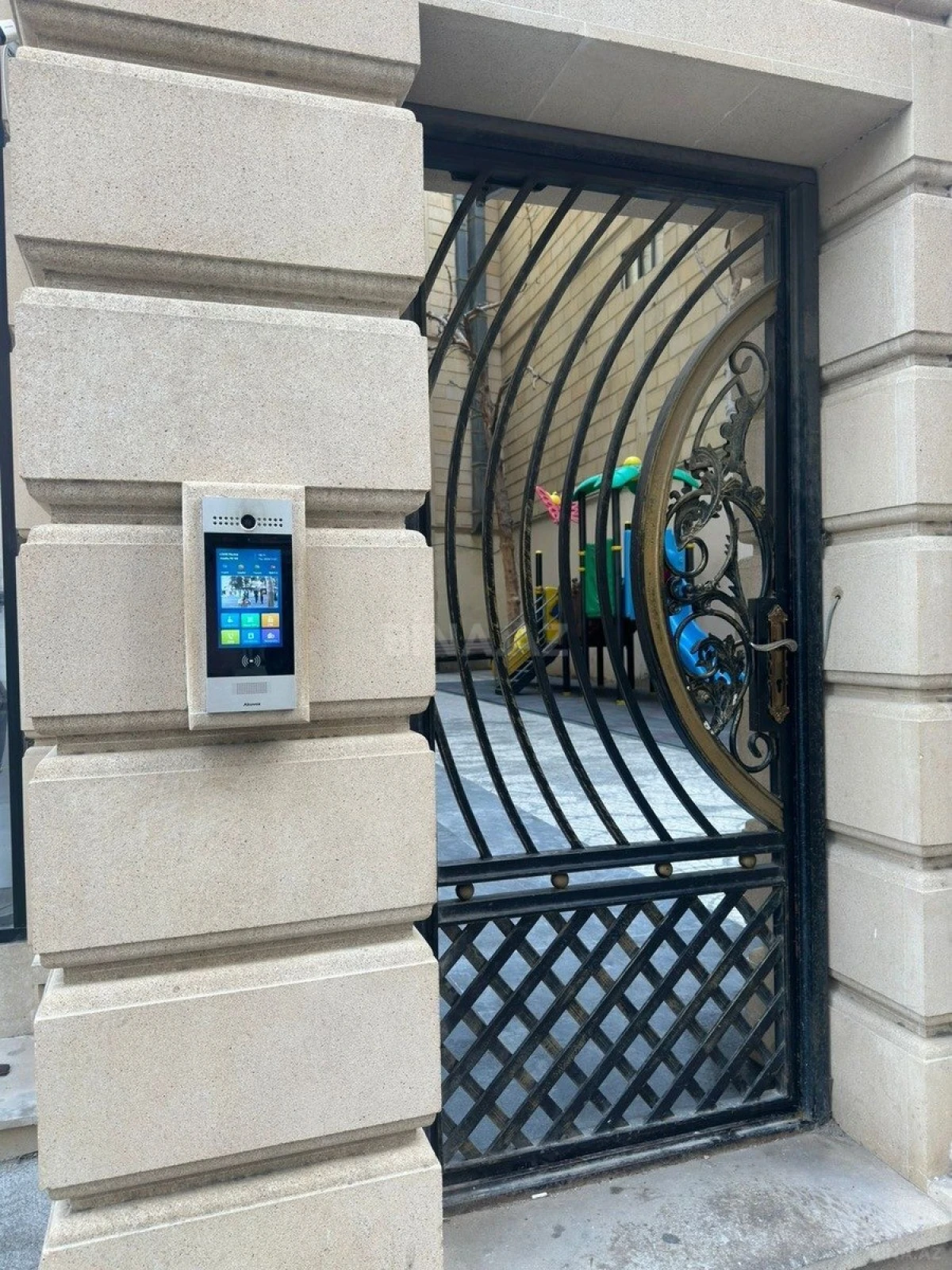 Satılır 3 otaqlı mənzil 110 m²