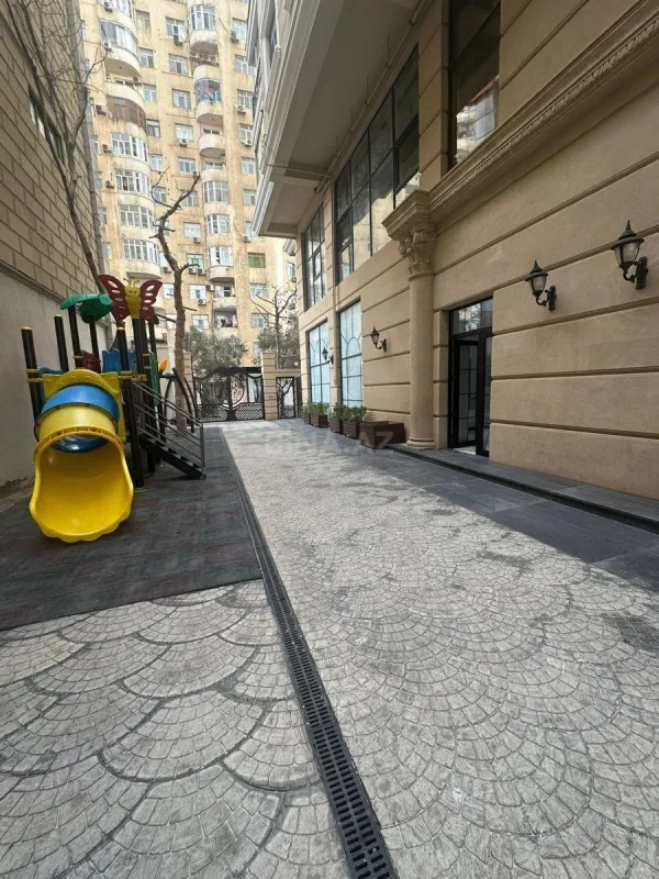 Satılır 3 otaqlı mənzil 110 m²