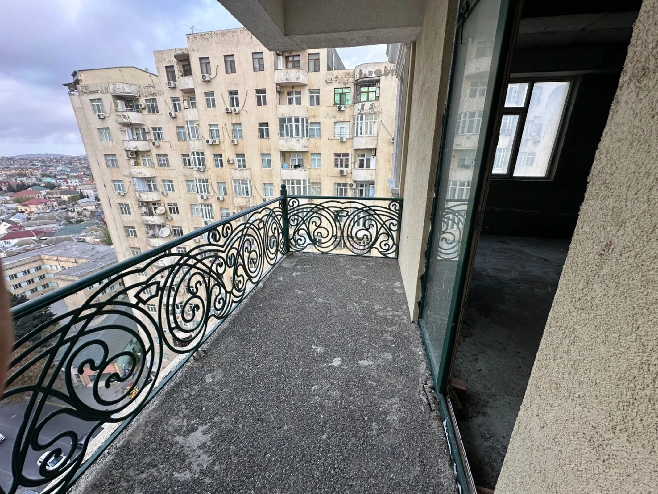 Satılır 3 otaqlı mənzil 110 m²